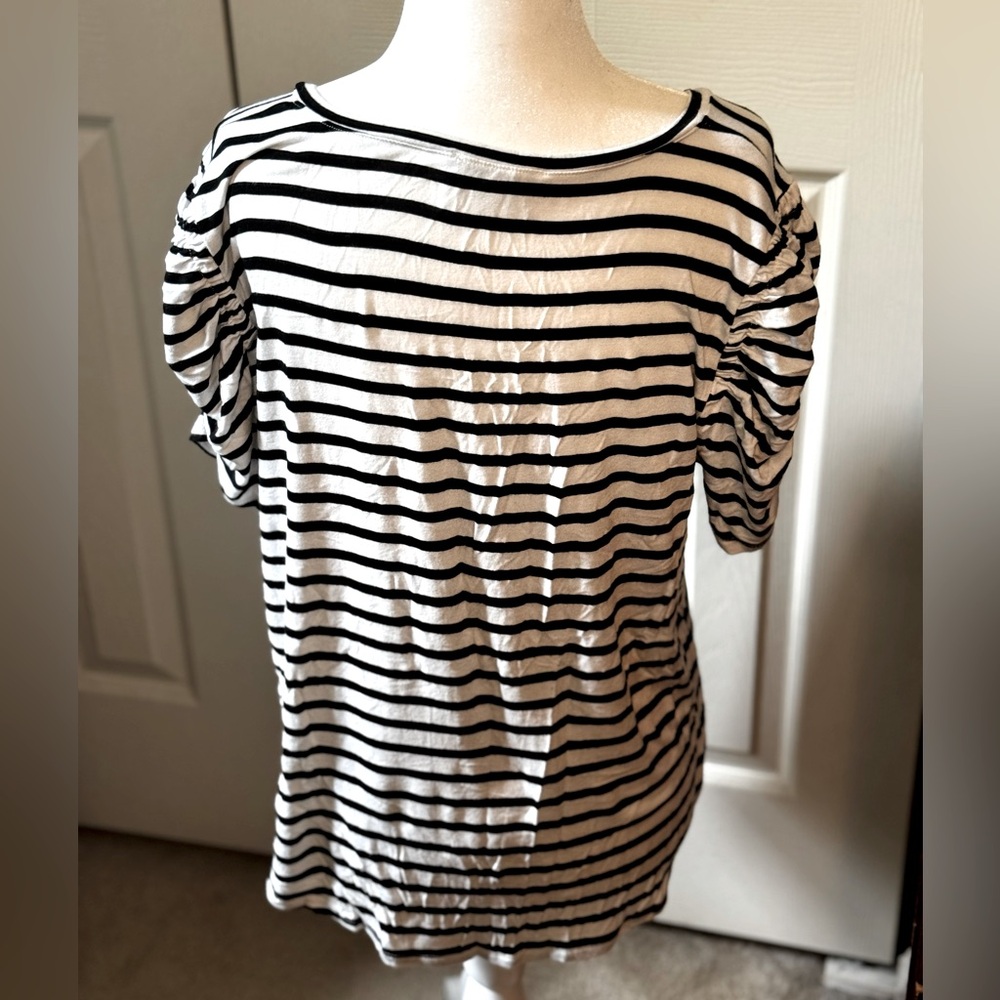 Green Envelope Black and White Striped V-Neck Top - Picture 2 of 3